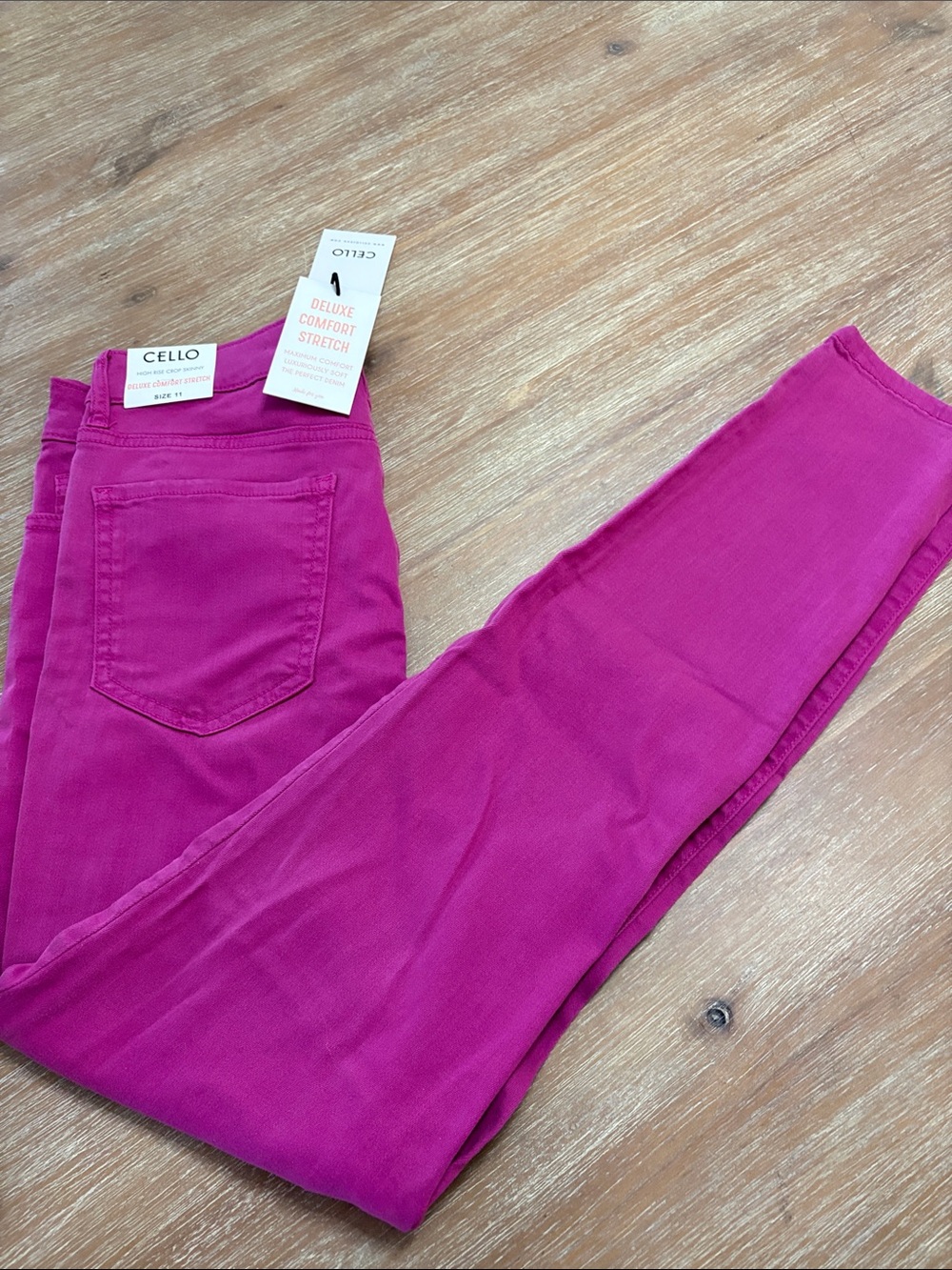 New With Tags CELLO Women's Fuchsia Skinny Jeans Deluxe Comfort Stretch Size 7